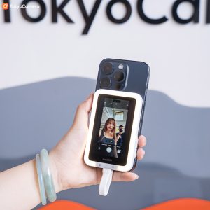 Insta360 Snap (Selfie Screen with Light)